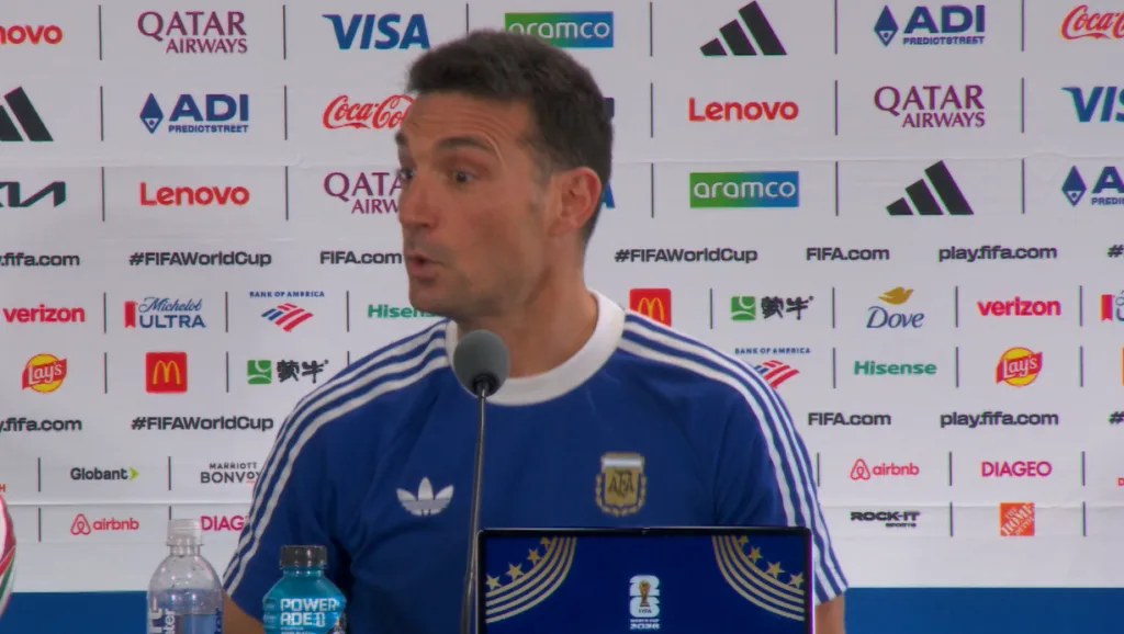 Un exentrenador de Olimpia emocionó a Scaloni en conferencia del Mundial 2026
