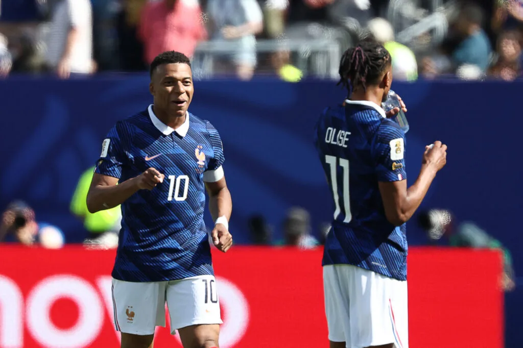 Mbappé descarta "cuenta pendiente" tras doblete en victoria de Francia ante Senegal