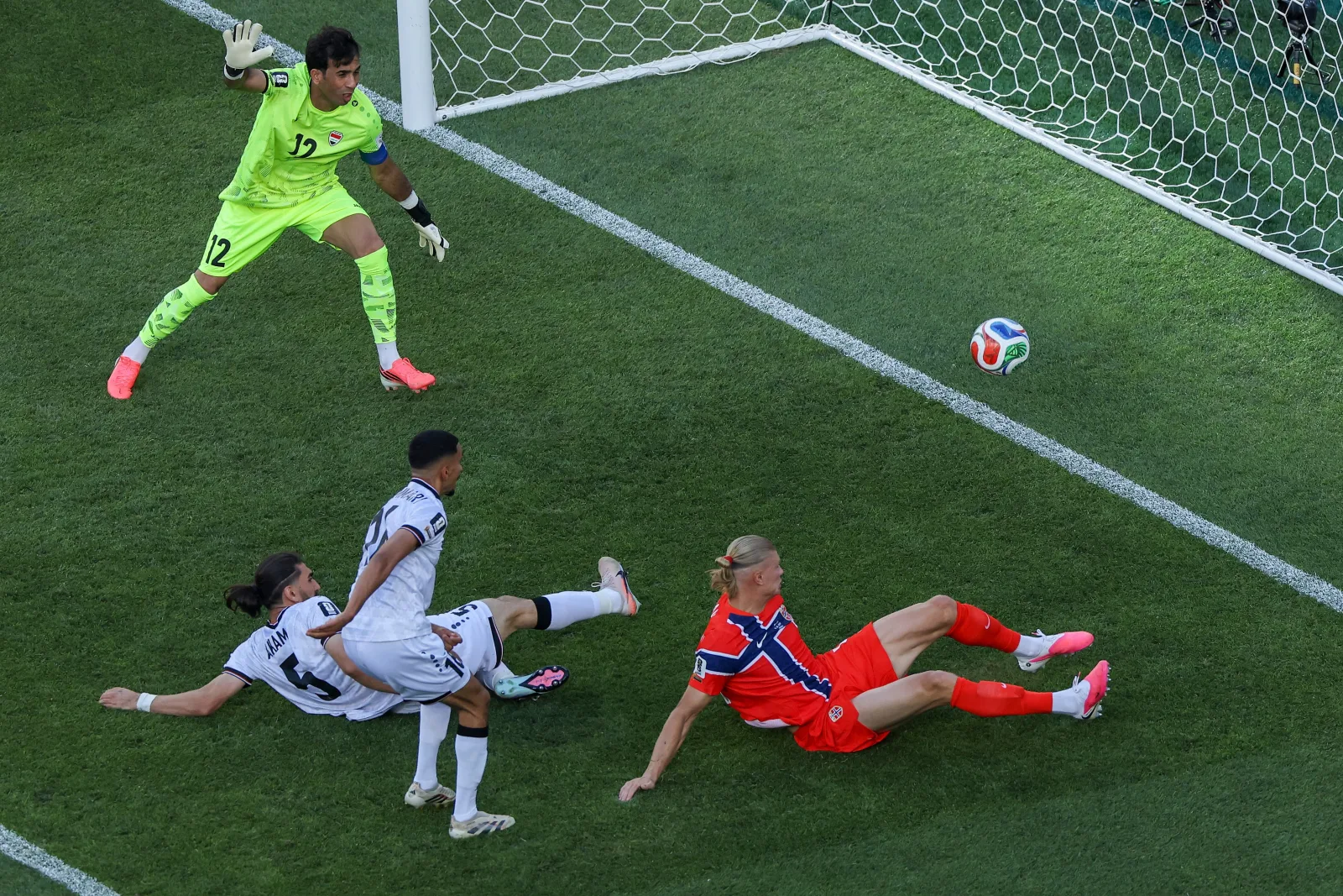 Noruega golea a Irak con doblete de Haaland en las Eliminatorias del Mundial 2026