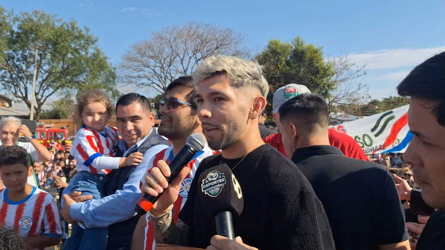 Julio Enciso recibido como ídolo en su ciudad natal Caaguazú