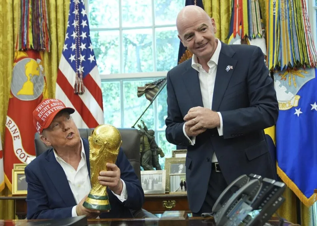 Tebas critica a la FIFA por destruir la industria del fútbol