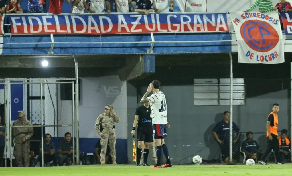 Pablo Vegetti protagoniza gesto provocador hacia la hinchada de Cerro Porteño