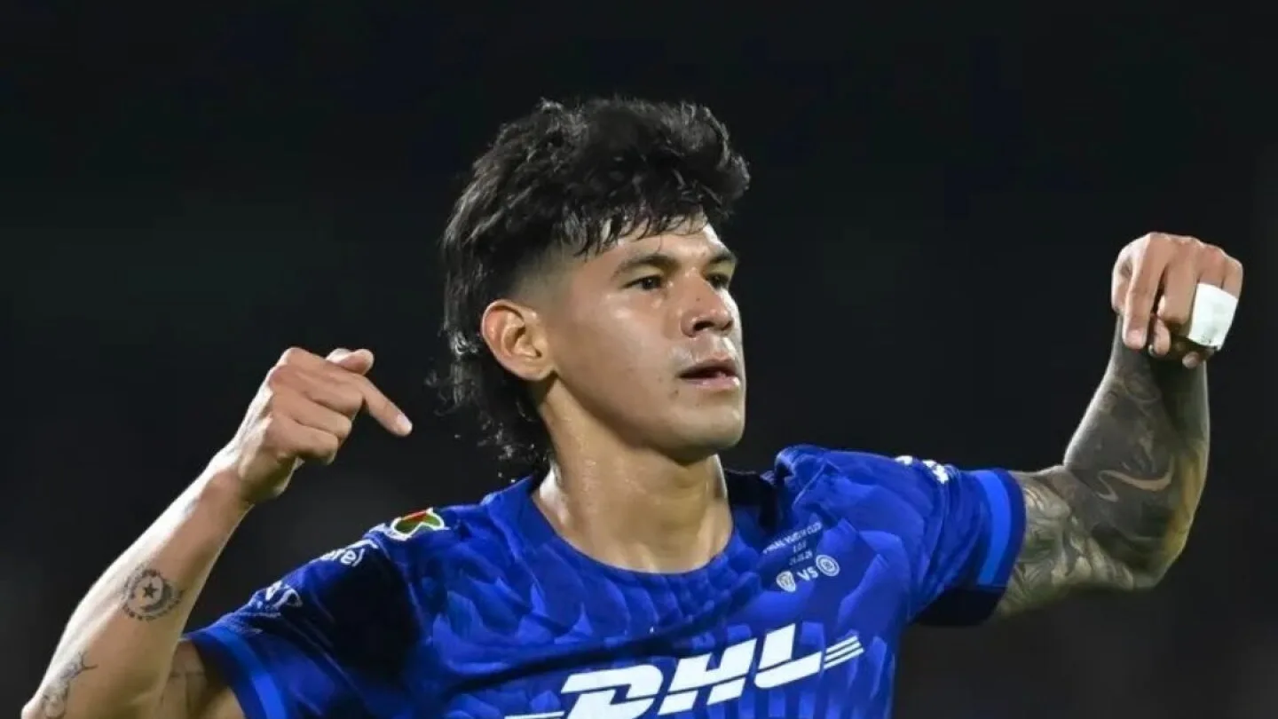 Robert Morales anota en empate de Pumas ante Cruz Azul en México