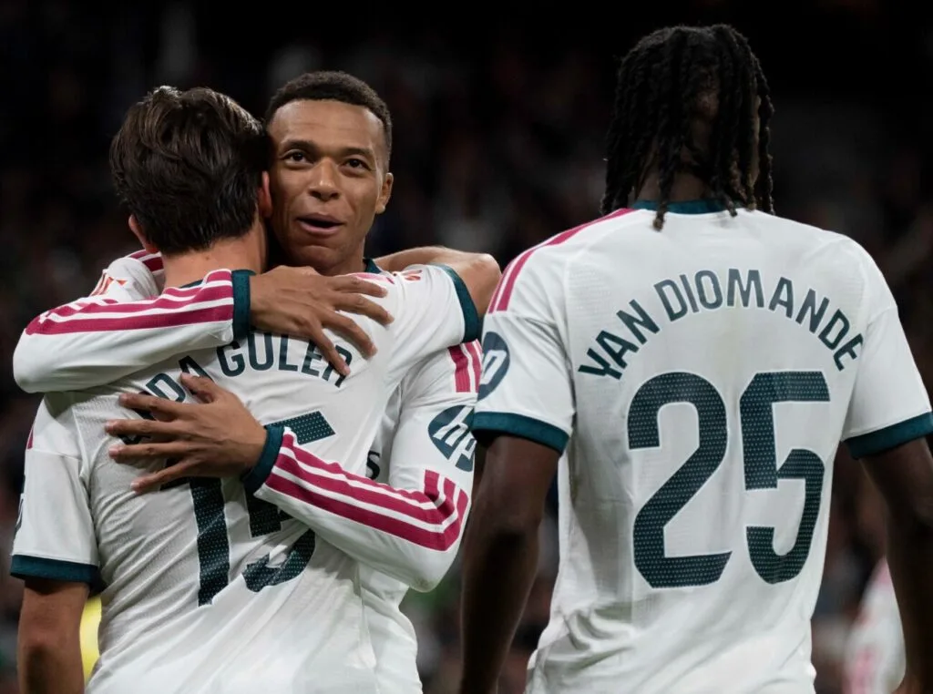 Real Madrid goleó al Sevilla con doblete de Mbappé en el Bernabéu