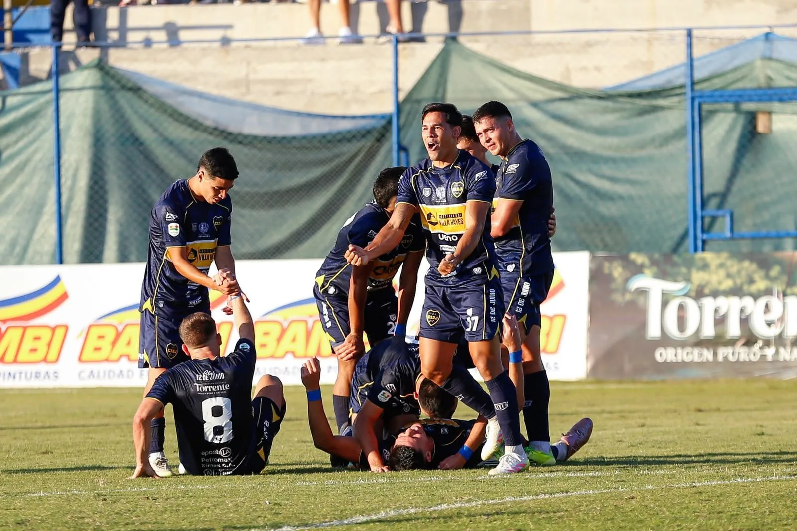 12 de Junio vence a Guaireña y sigue con vida en la lucha por Primera División